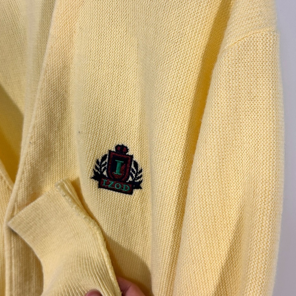 IZOD yellow cardigan XL – preppy crest knit, academia vintage, soft pastel - Picture 3 of 7